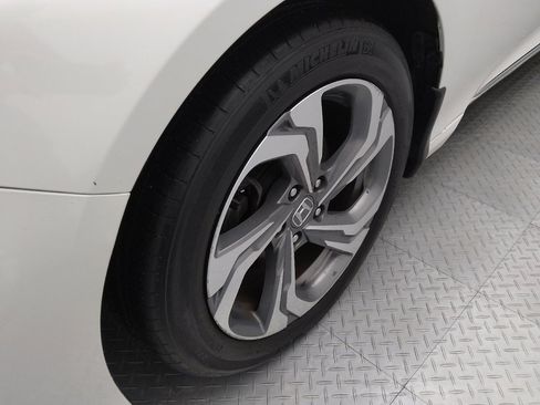 Used 2020 Honda Accord EX image 31