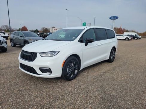 New 2026 Chrysler Pacifica Select image 17