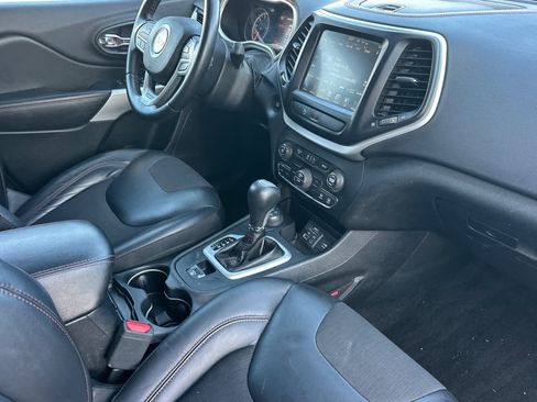 Used 2018 Jeep Cherokee Trailhawk w/ Comfort/Convenience Group image 16