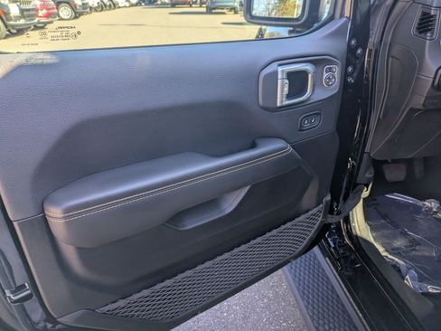 Used 2024 Jeep Wrangler Sahara w/ Safety Group image 16