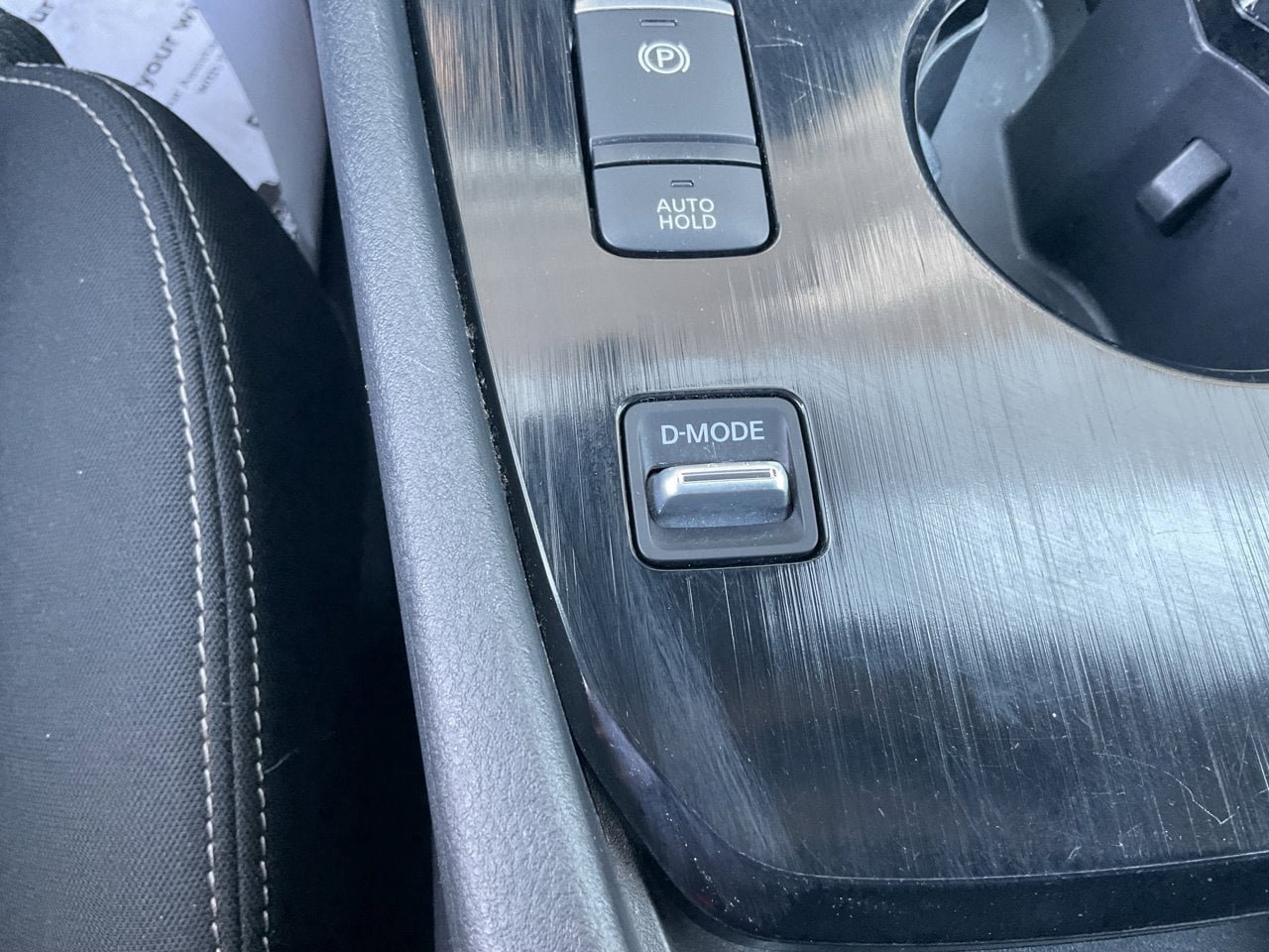 Used 2025 Nissan Rogue SV FWD image 23