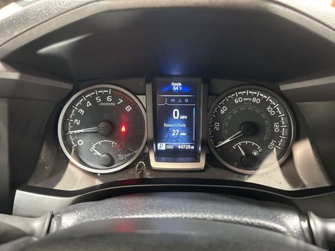 Used 2023 Toyota Tacoma TRD Sport AWD/4WD image 25