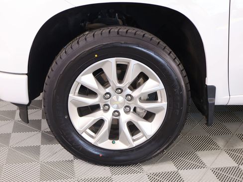 Used 2023 Chevrolet Silverado 1500 Custom AWD/4WD image 16