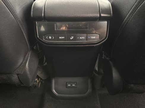 Used 2024 Toyota Highlander XLE AWD/4WD image 20