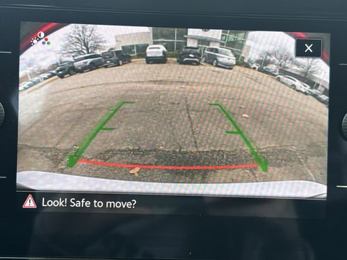 Certified 2025 Volkswagen Jetta SE w/ Sunroof Package image 13