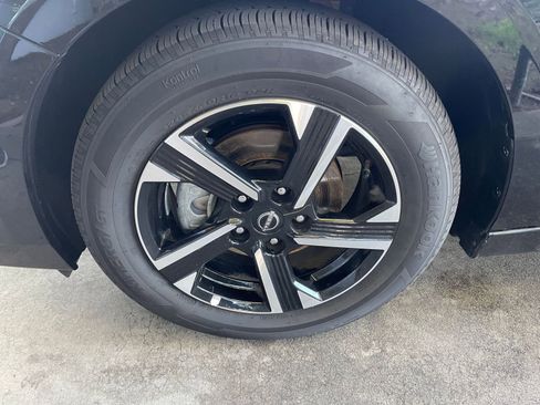 Used 2025 Nissan Sentra SV image 29