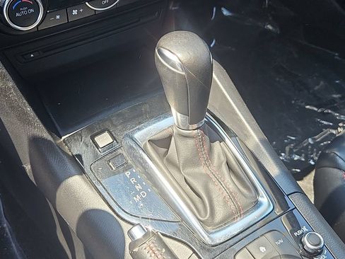 Used 2014 MAZDA MAZDA3 s Touring FWD image 25