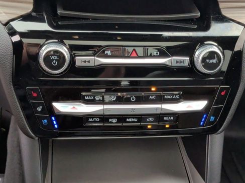 Used 2022 Ford Explorer Limited w/ Equipment Group 301A RWD image 30