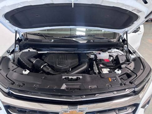 Used 2026 Chevrolet Traverse LT w/ Driver Confidence Package AWD/4WD image 12