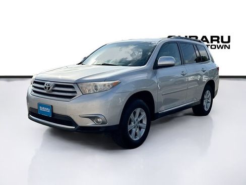 Used 2013 Toyota Highlander Plus image 3
