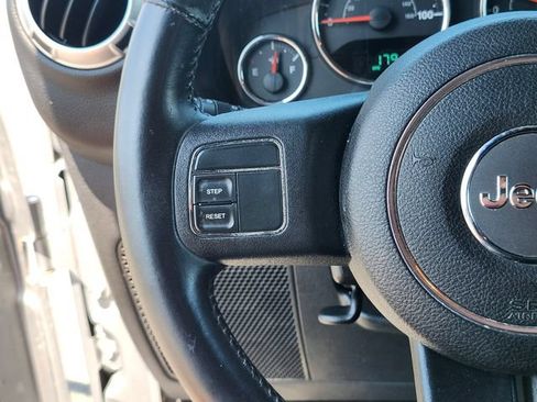 Used 2013 Jeep Wrangler Unlimited Sahara AWD/4WD image 27