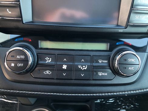 Used 2018 Toyota RAV4 XLE AWD/4WD image 16