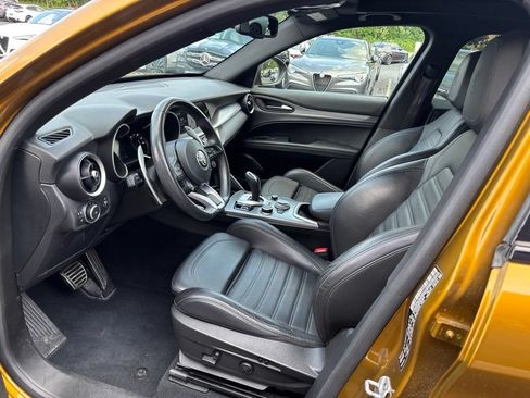 Used 2023 Alfa Romeo Stelvio Veloce AWD/4WD image 27