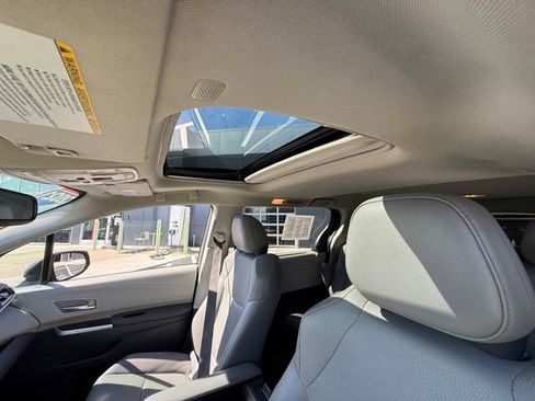 Used 2021 Toyota Sienna XLE FWD image 26