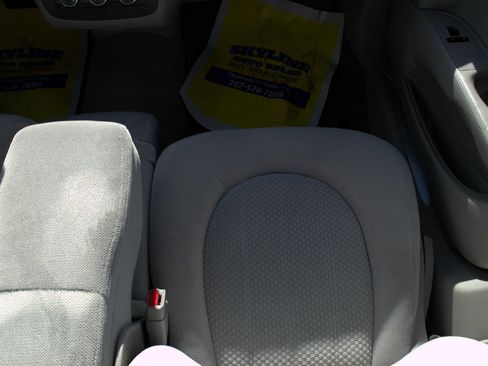 Used 2011 Buick Lucerne CX image 13