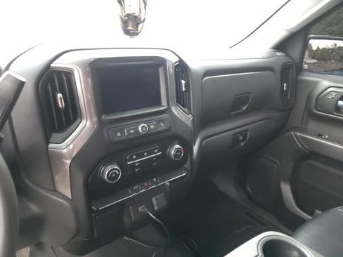 Used 2019 Chevrolet Silverado 1500 Custom w/ Custom Value Package AWD/4WD image 8
