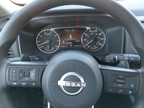 Used 2024 Nissan Rogue SV image 34