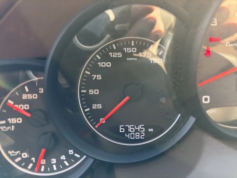 Used 2014 Porsche Cayenne Turbo S image 12