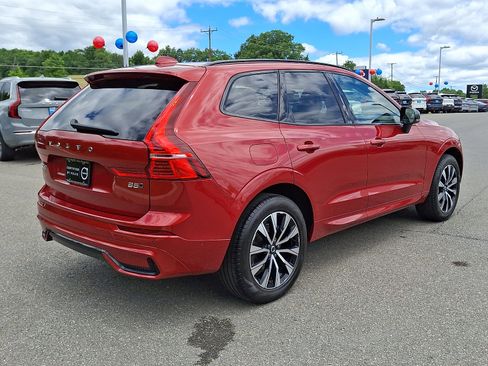 Certified 2024 Volvo XC60 B5 Plus AWD/4WD image 7