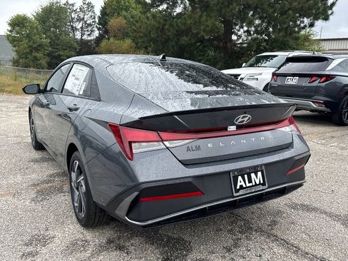 New 2025 Hyundai Elantra Sport image 3