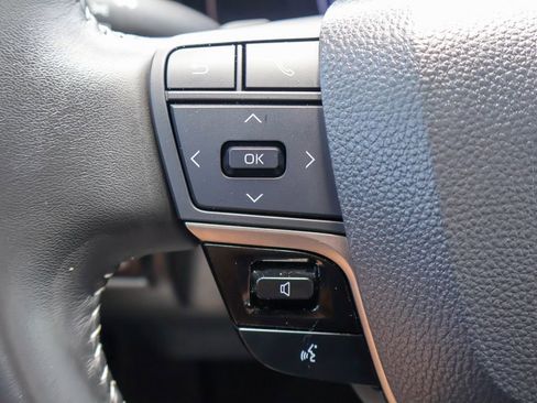 Used 2025 Toyota Camry SE FWD image 13