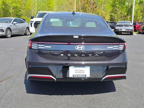 New 2026 Hyundai Sonata SEL FWD image 4