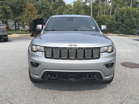 Used 2020 Jeep Grand Cherokee Altitude AWD/4WD image 2