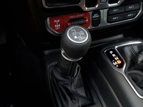 New 2025 Jeep Gladiator Mojave image 37