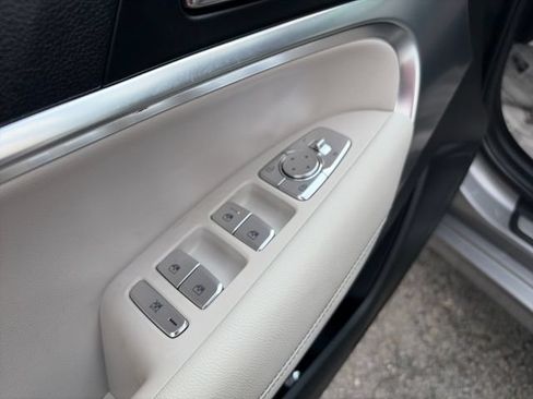 Used 2025 Genesis G70 2.5T RWD image 11