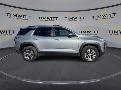 Used 2025 Chevrolet Equinox LT w/ Convenience Package II image 2