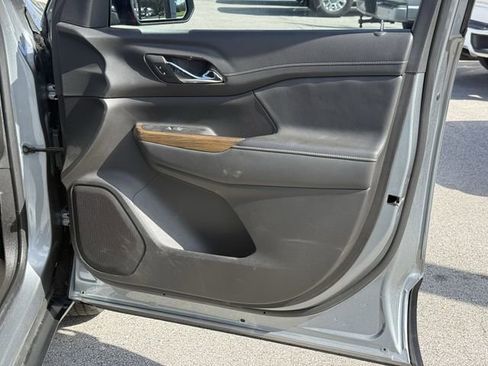 Used 2023 GMC Acadia SLE w/ Driver Convenience Package image 34