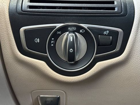 Used 2018 Mercedes-Benz GLC 300 image 32