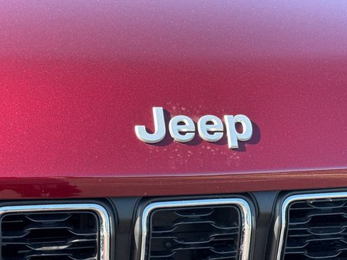 Used 2025 Jeep Grand Cherokee Laredo X w/ Luxury Tech Group I RWD image 47