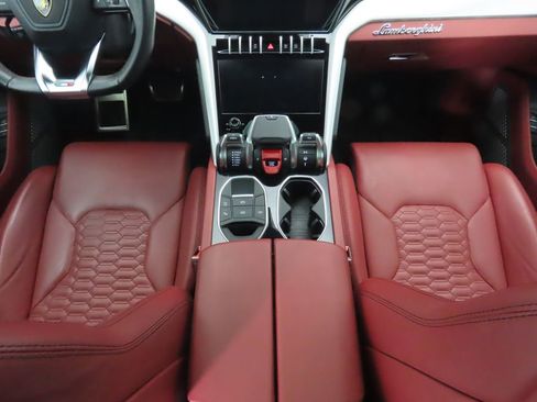 Used 2022 Lamborghini Urus image 17