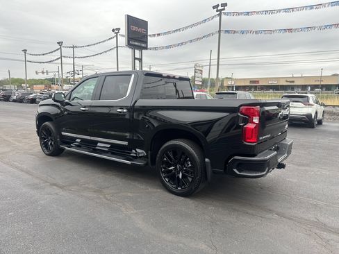 Used 2025 Chevrolet Silverado 1500 High Country w/ Technology Package AWD/4WD image 6