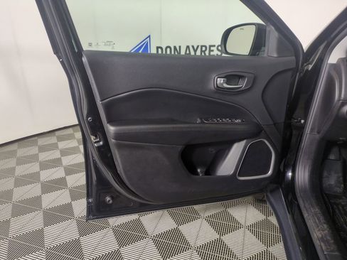 Used 2020 Jeep Compass Latitude image 12