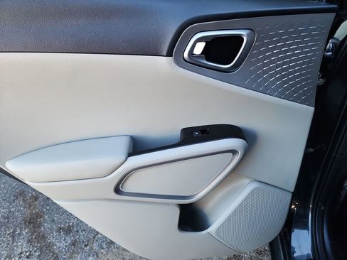 Used 2022 Kia Soul LX image 34