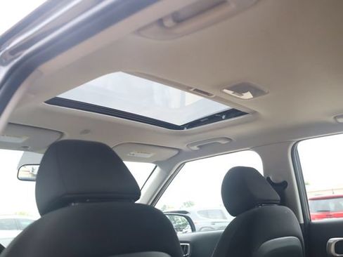 Used 2025 Hyundai Venue SEL FWD image 23