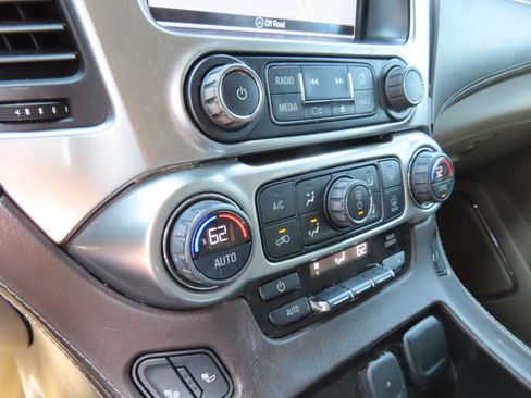 Used 2017 Chevrolet Suburban LT w/ Luxury Package image 28