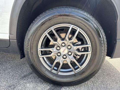 Certified 2025 GMC Acadia Elevation FWD image 17