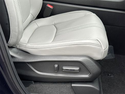 New 2025 Honda Pilot Touring image 11