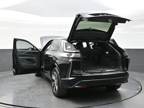 Certified 2024 Cadillac Lyriq Luxury AWD/4WD image 38