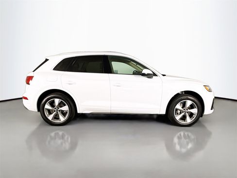 Used 2023 Audi Q5 2.0T Premium w/ Convenience Package image 8