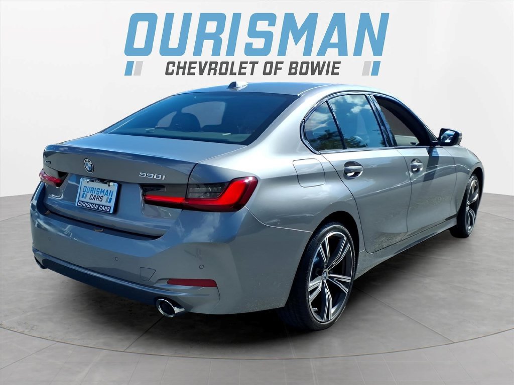 Used 2023 BMW 330i xDrive Sedan w/ Premium Package AWD/4WD image 3