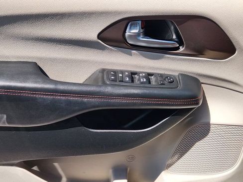 Used 2019 Chrysler Pacifica Touring-L w/ Advanced Safetytec Group FWD image 27