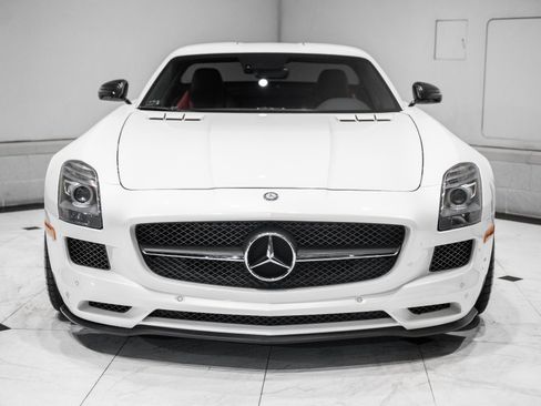 Used 2012 Mercedes-Benz SLS AMG Coupe image 4