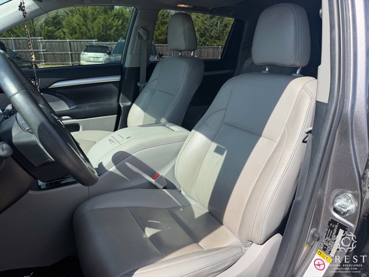 Used 2019 Toyota Highlander XLE FWD image 11
