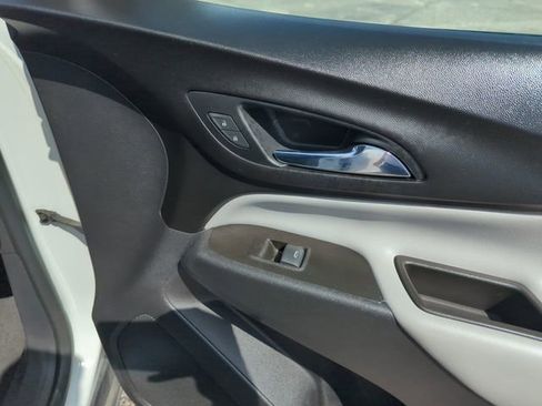 Used 2021 Chevrolet Equinox LS FWD image 31