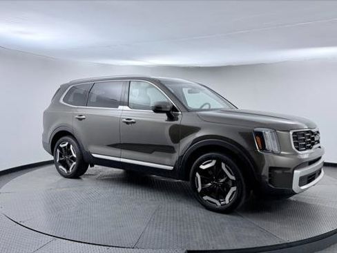Used 2025 Kia Telluride S FWD image 11