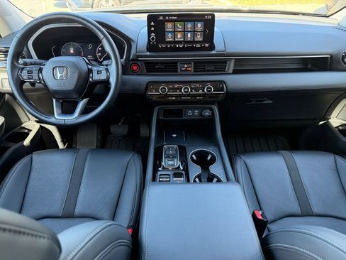 Used 2025 Honda Pilot EX-L image 2